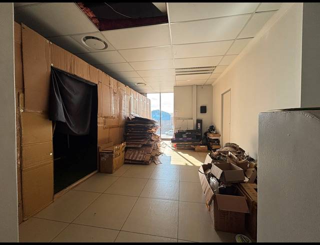 558M² WAREHOUSE TO LET IN STIKLAND INDUSTRIAL